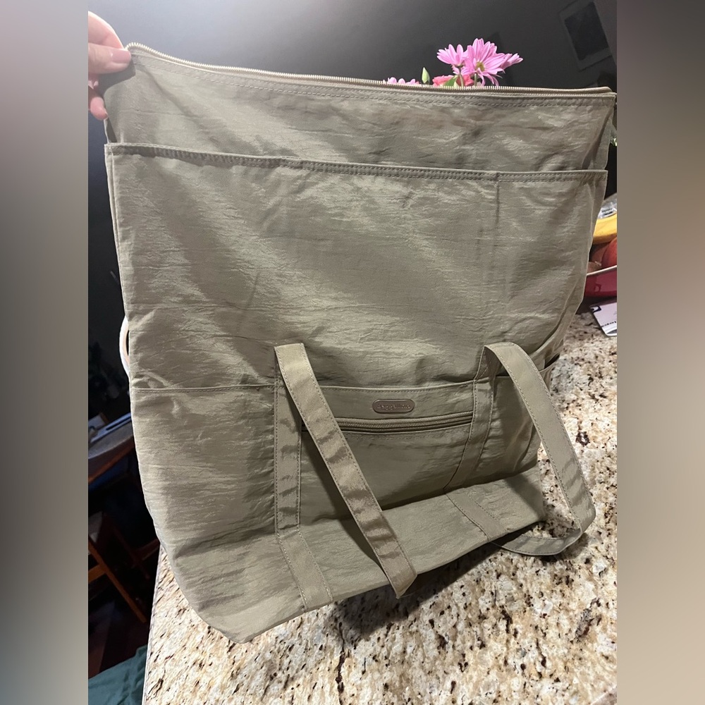 BAGGALLINI nylon tote, like new! - Picture 10 of 10